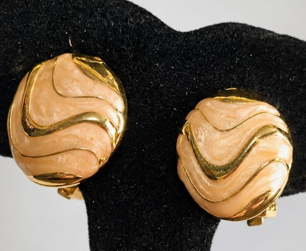 Vintage Peach Clip-on Earrings 3/4”‎ Enamel Gold-tone Classic rc224 (ear pads)